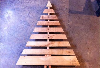 barebones pallet tree